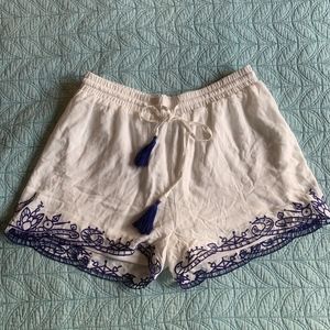 Boho Chic White Shorts with Navy Stitching Size S